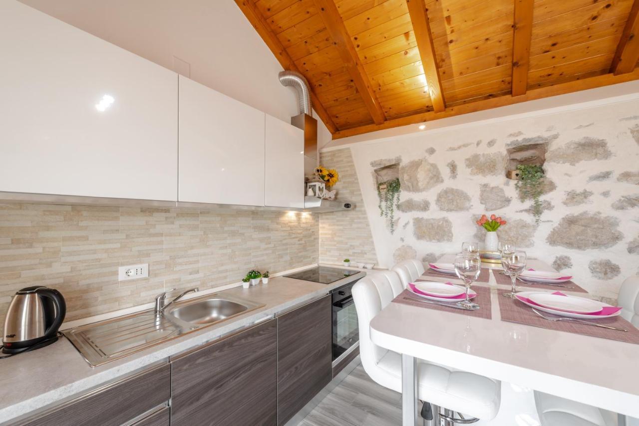 Little Stone House Apartment Buici  Bagian luar foto