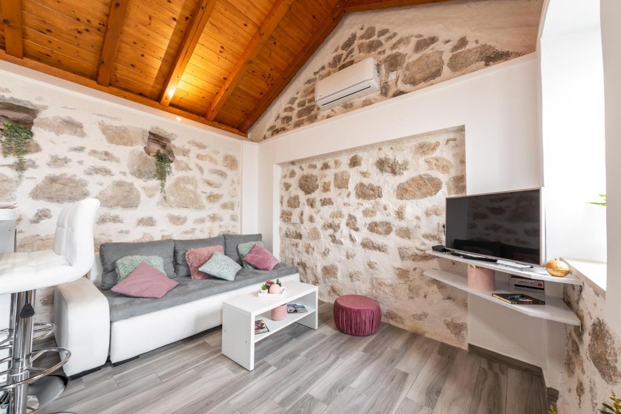 Little Stone House Apartment Buici  Bagian luar foto