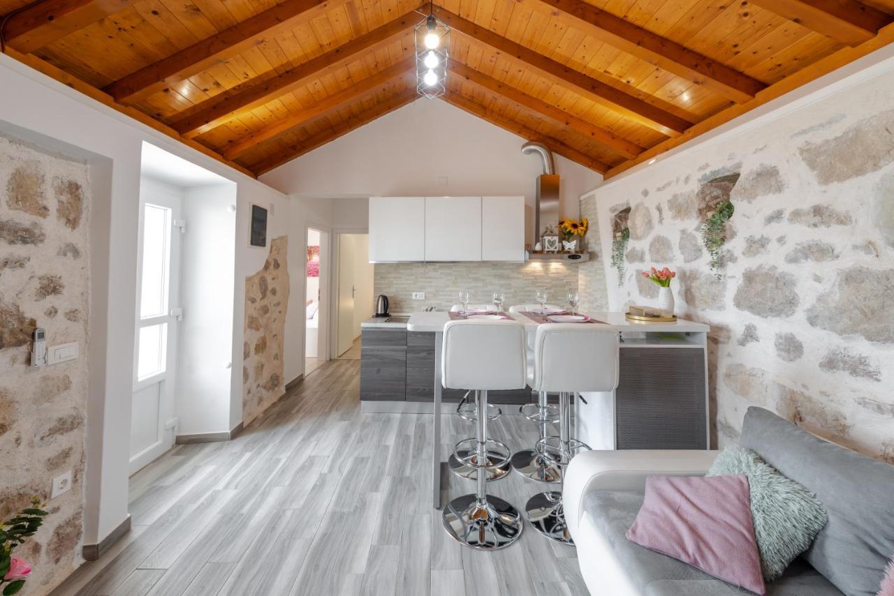Little Stone House Apartment Buici  Bagian luar foto