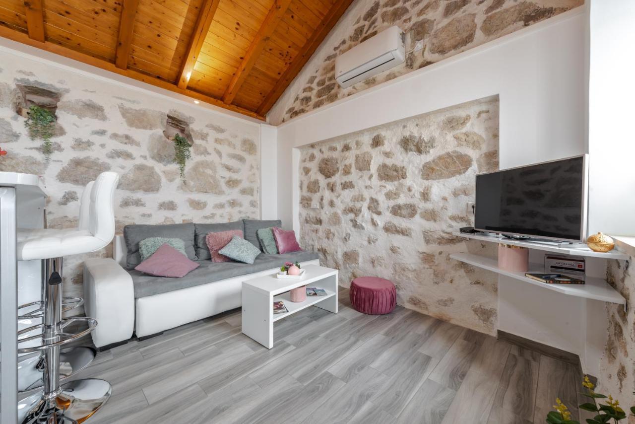 Little Stone House Apartment Buici  Bagian luar foto